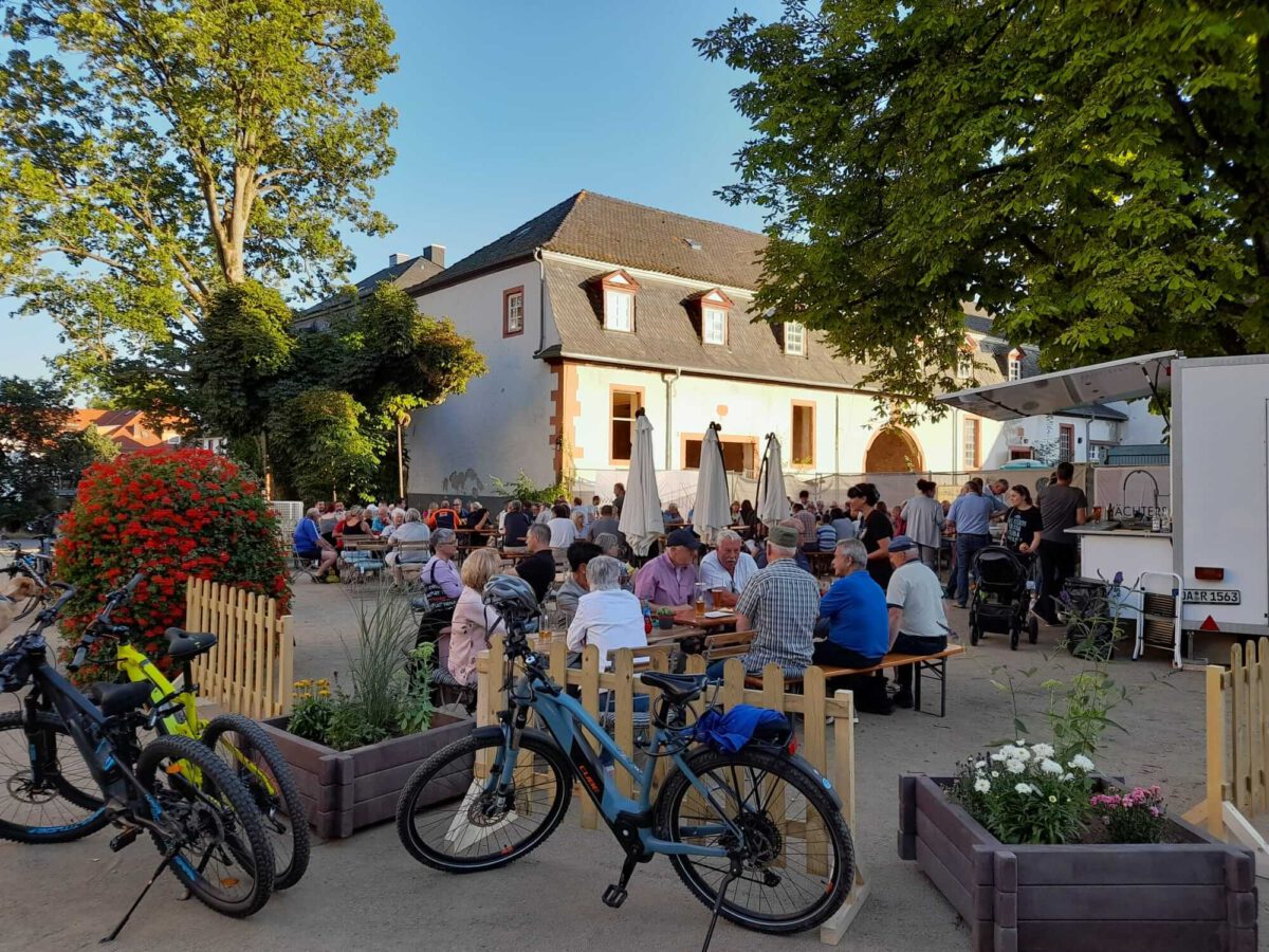 Kinzz Biergarten Am Schloss Wächtersbach Eröffnet Brauhaus Kinzigtal